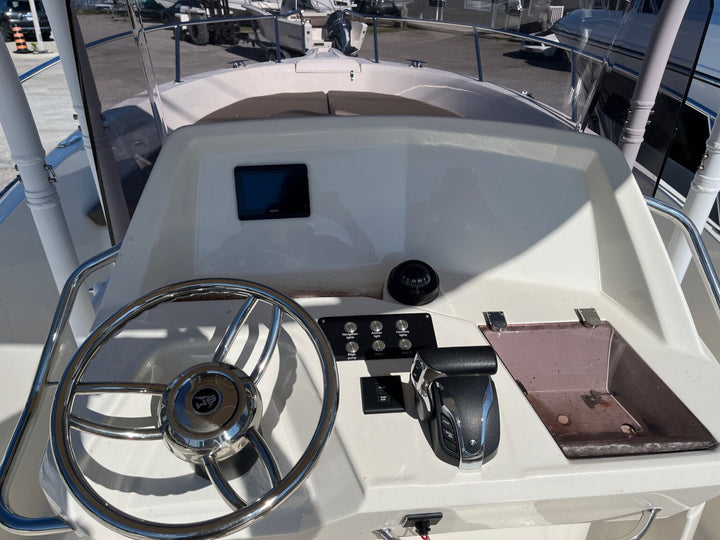 2023 White Shark 230 CC