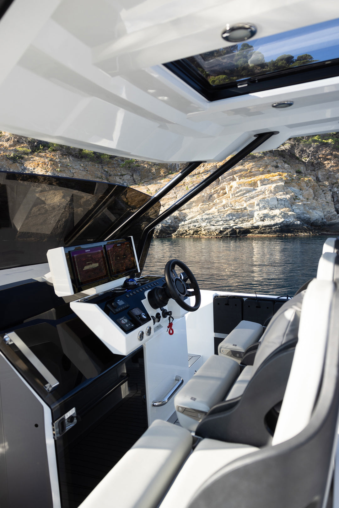 2027 De Antonio D36 Cabin