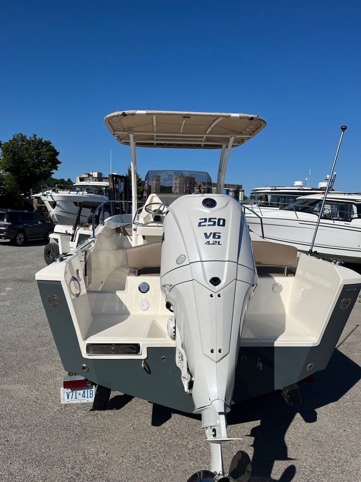 2023 White Shark 230 CC