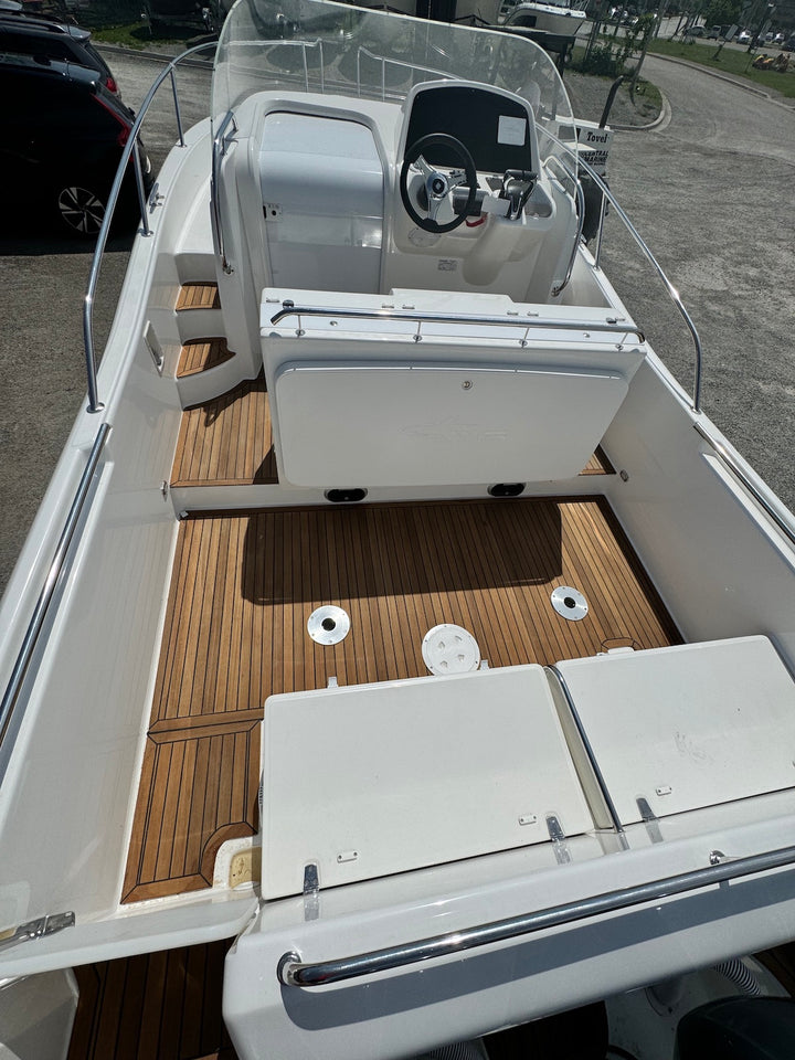 2023 White Shark 270 SC