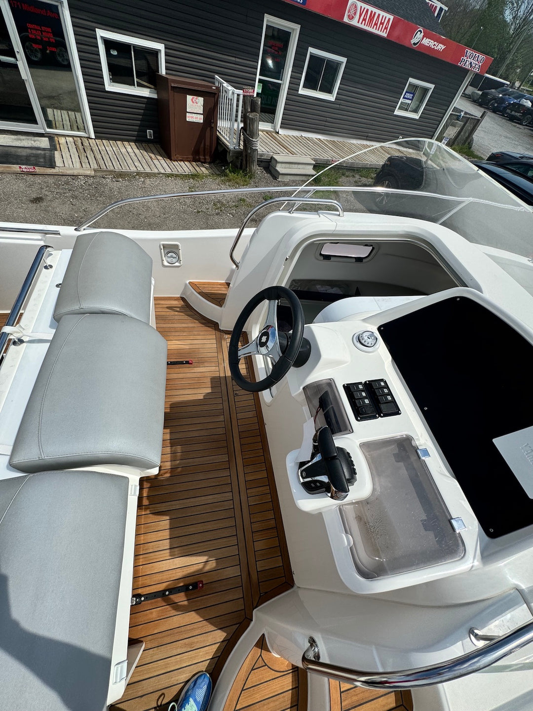 2023 White Shark 270 SC