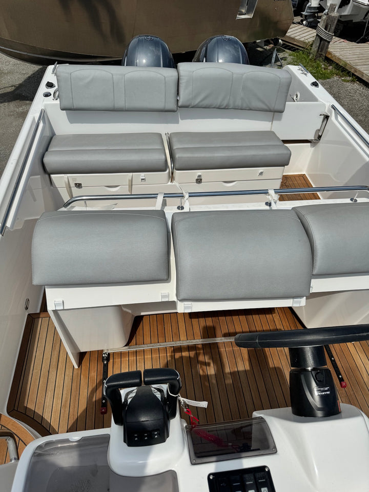 2023 White Shark 270 SC