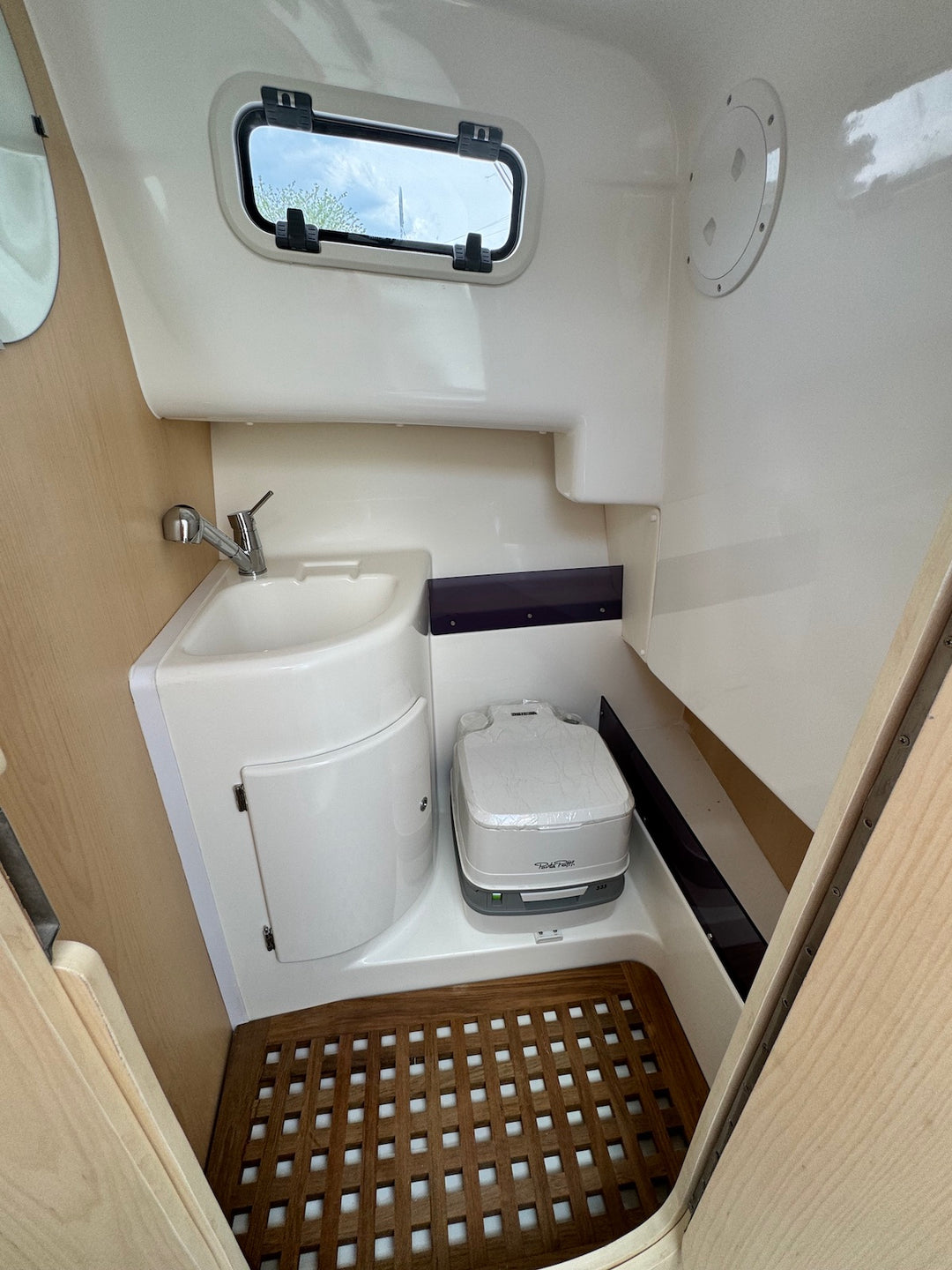 2023 White Shark 270 SC