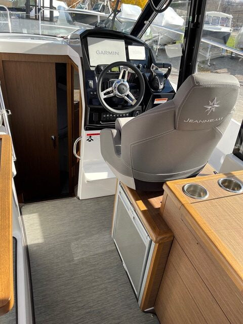 2022 Jeanneau NC 895 S1