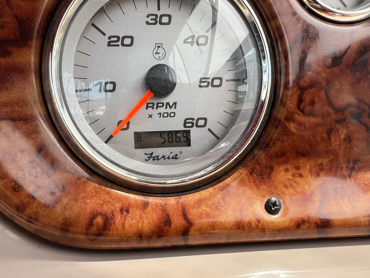 2005 Rinker 250 Fiesta Vee