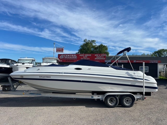 2001 Chris Craft 262 Deck Boat