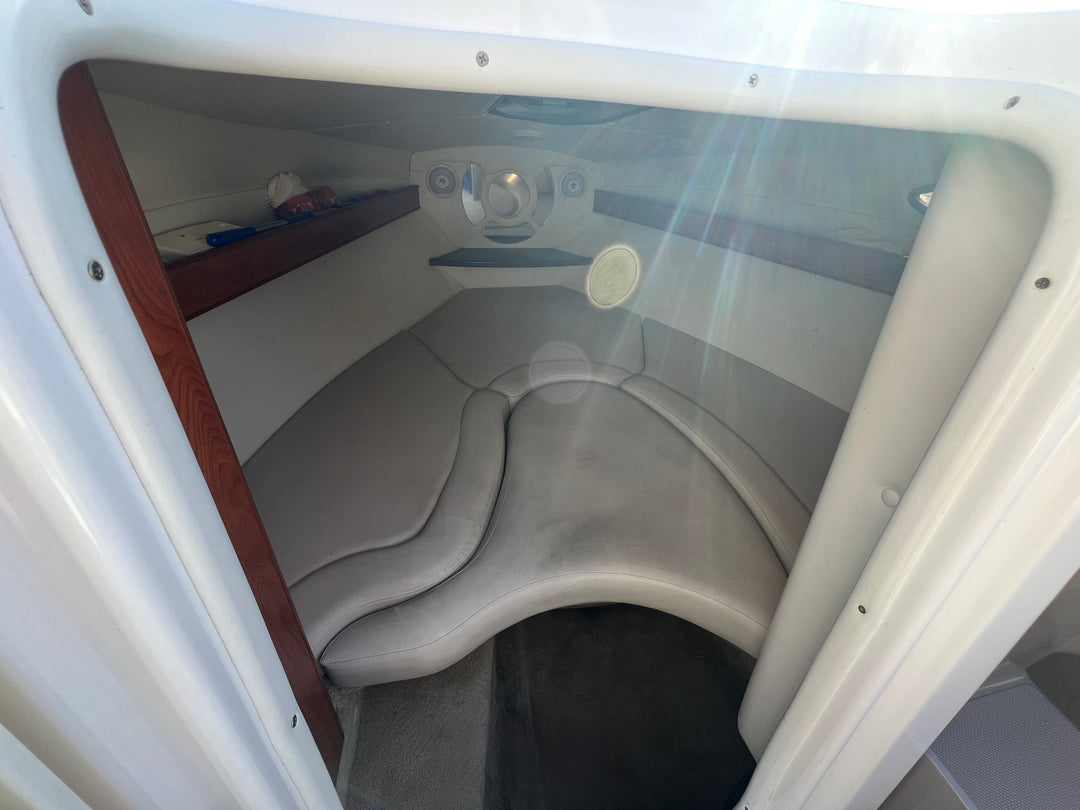 2010 Rinker 246 Captiva Cuddy Cabin
