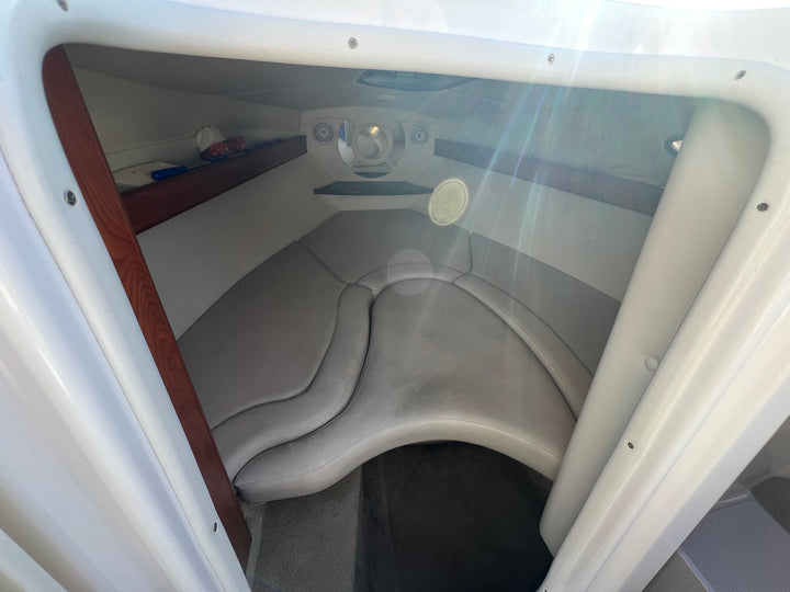 2010 Rinker 246 Captiva Cuddy Cabin