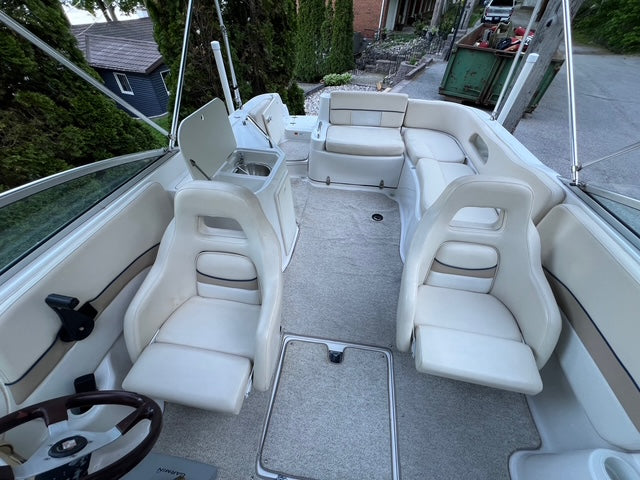 2001 Chris Craft 262 Deck Boat