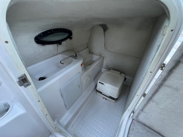2001 Chris Craft 262 Deck Boat