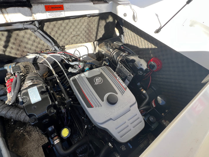 2010 Rinker 246 Captiva Cuddy Cabin