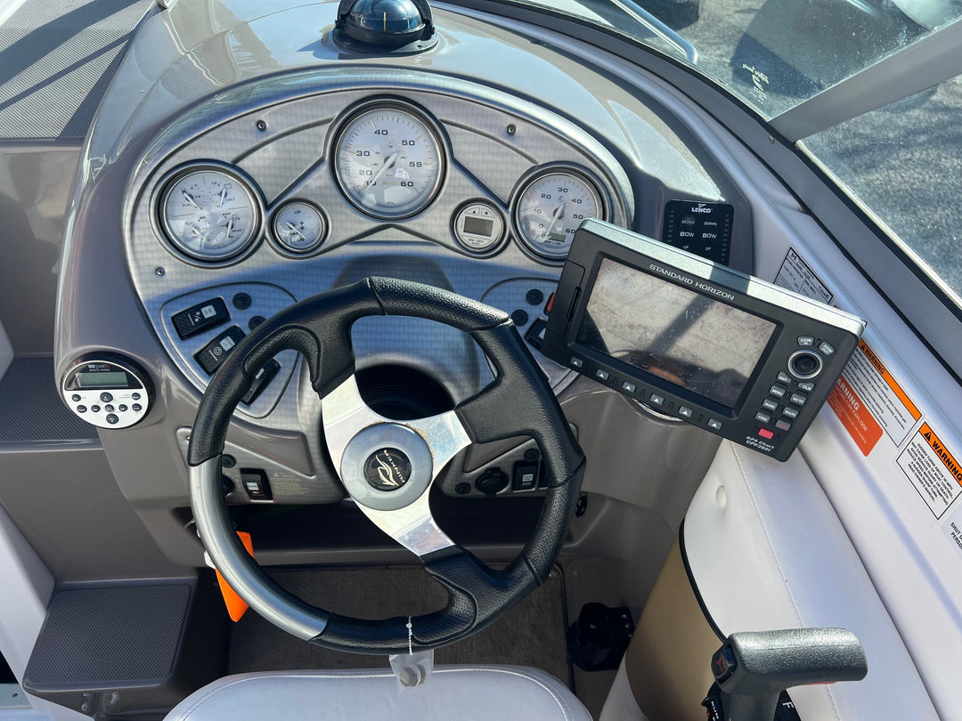 2010 Rinker 246 Captiva Cuddy Cabin