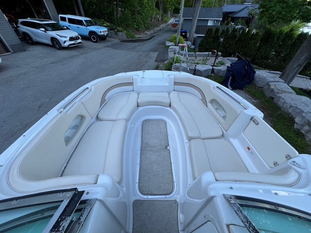 2001 Chris Craft 262 Deck Boat