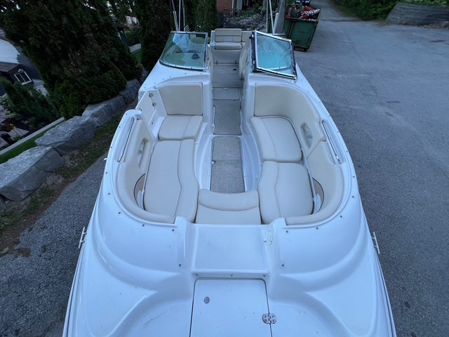 2001 Chris Craft 262 Deck Boat