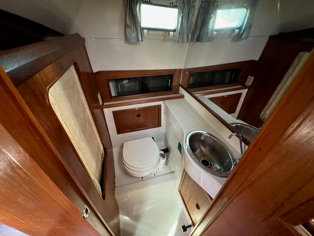 1987 Limestone 24 Express Cruiser