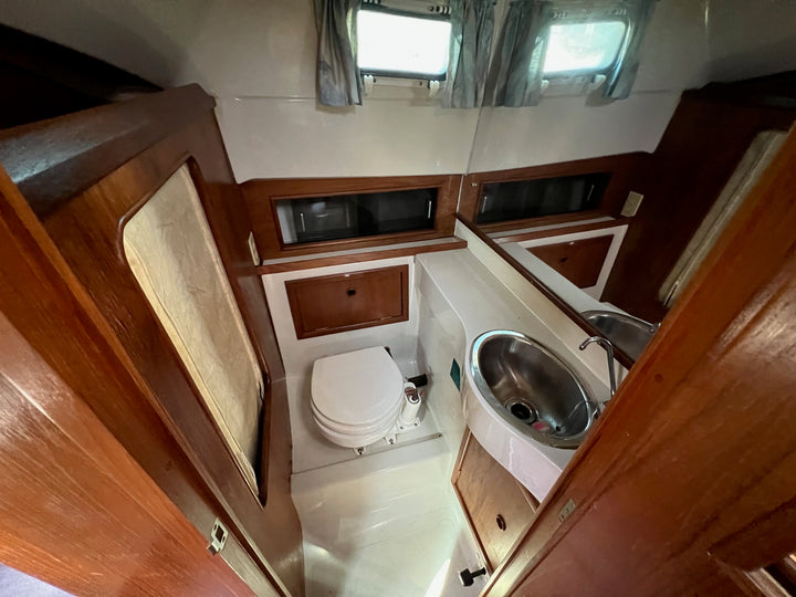 1987 Limestone 24 Express Cruiser