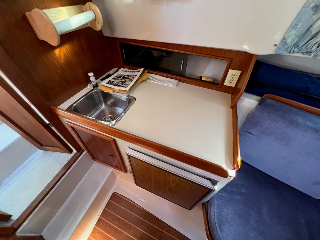 1987 Limestone 24 Express Cruiser