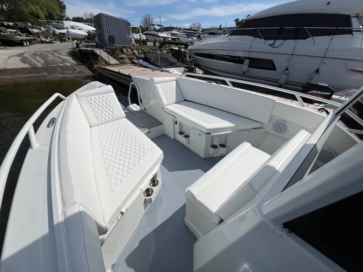 2025 Lighthouse 23 Shorecraft