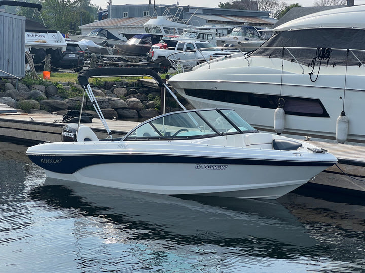 2017 Rinker 18 QX