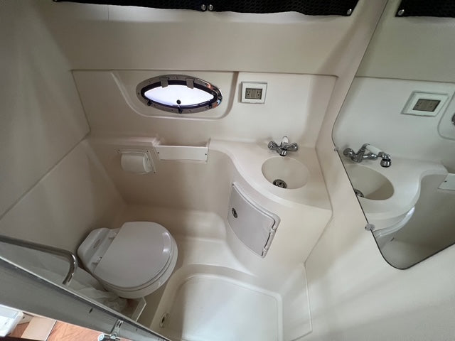 2006 Regal 2565 Window Express