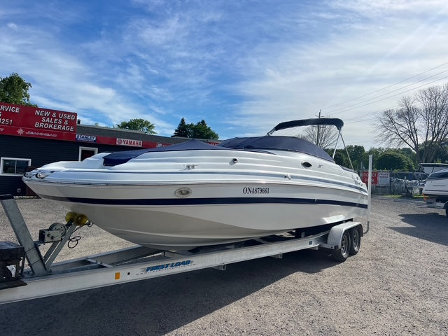 2001 Chris Craft 262 Deck Boat