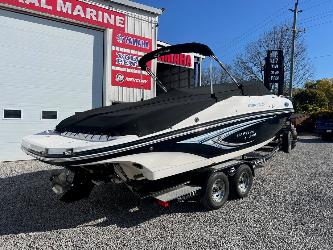 2010 Rinker 246 Captiva Cuddy Cabin