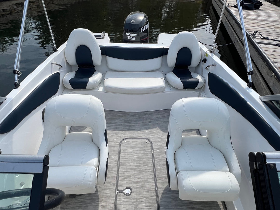2017 Rinker 18 QX