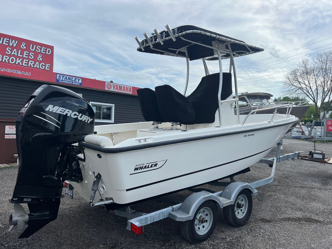2019 Boston Whaler 190 Outrage