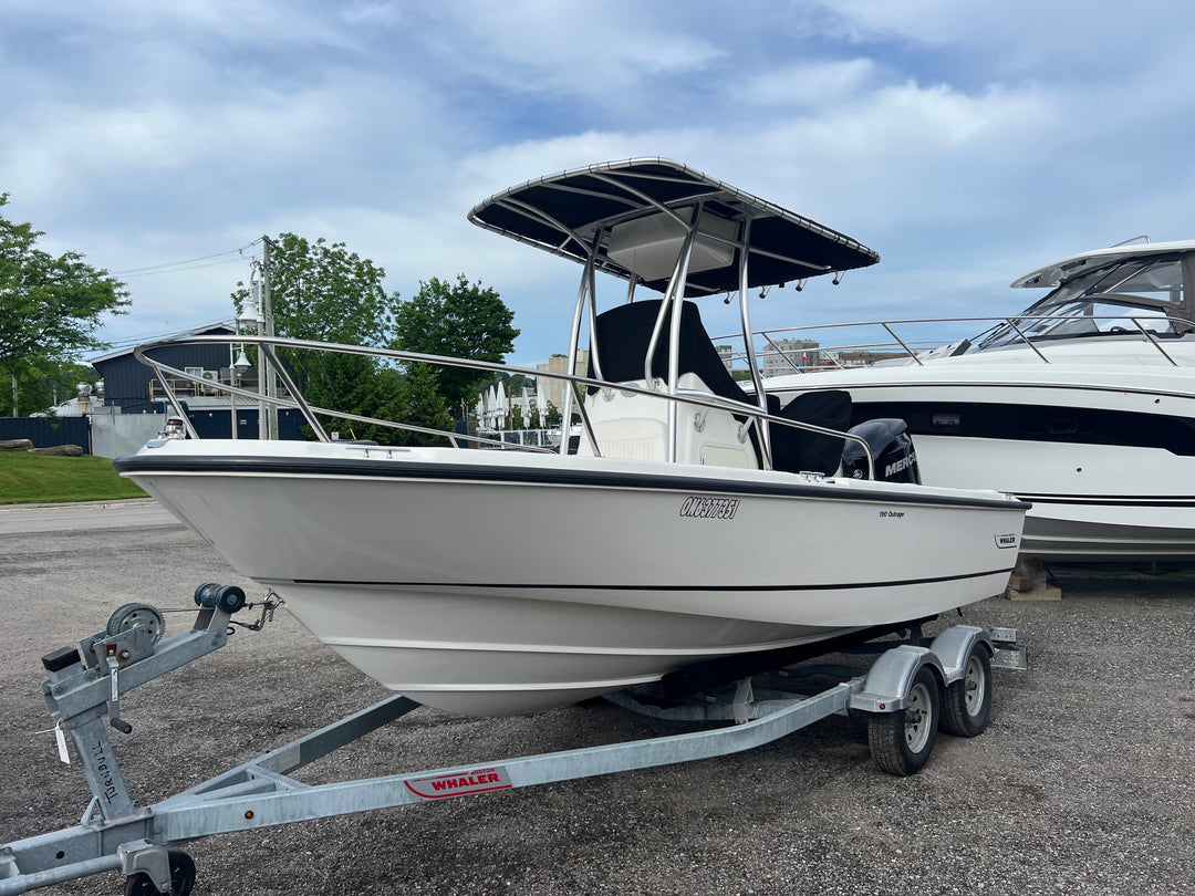 2019 Boston Whaler 190 Outrage