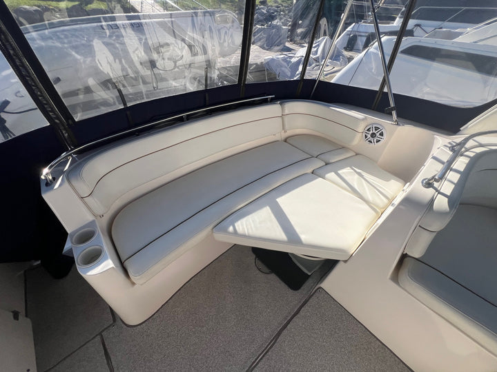2005 Rinker Fiesta Vee 320