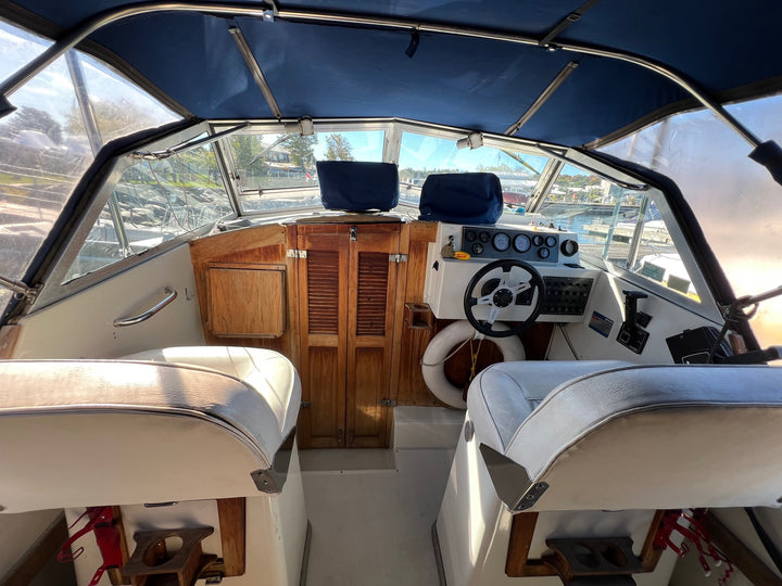 1987 Limestone 24 Express Cruiser