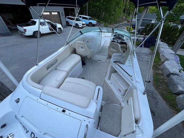 2001 Chris Craft 262 Deck Boat