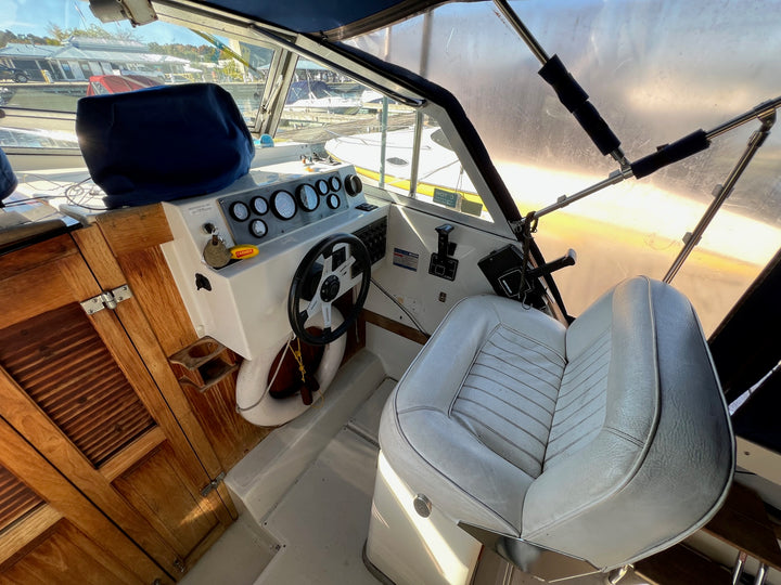 1987 Limestone 24 Express Cruiser