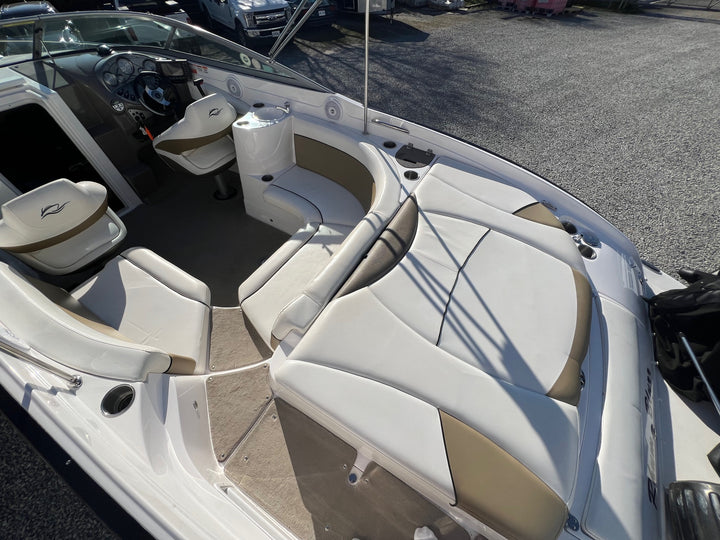 2010 Rinker 246 Captiva Cuddy Cabin