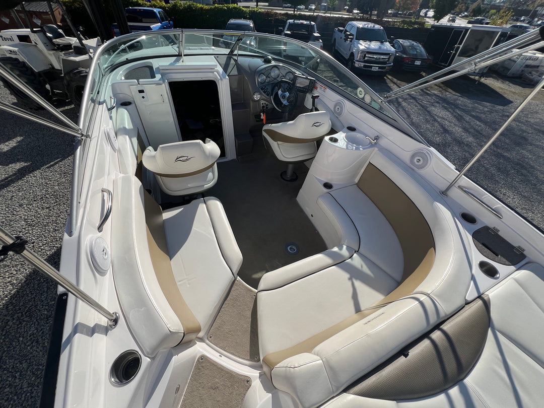 2010 Rinker 246 Captiva Cuddy Cabin