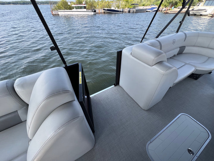 2019 Godfrey Aqaupatio 235 Tri-Toon