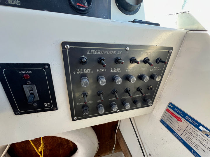 1987 Limestone 24 Express Cruiser