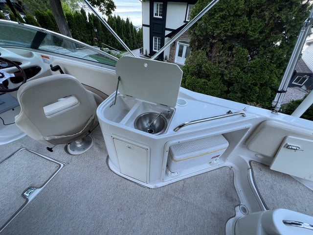 2001 Chris Craft 262 Deck Boat