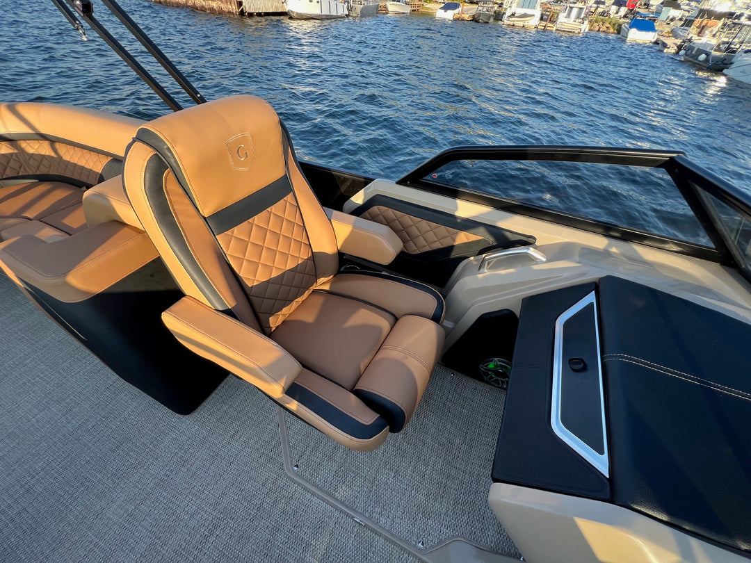 2021 Godfrey AquaPatio 255