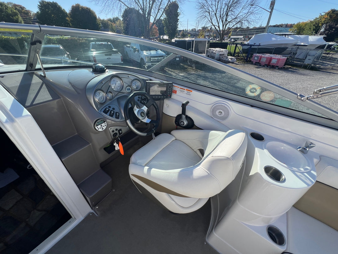 2010 Rinker 246 Captiva Cuddy Cabin