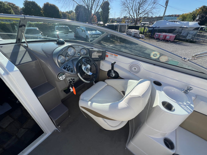 2010 Rinker 246 Captiva Cuddy Cabin