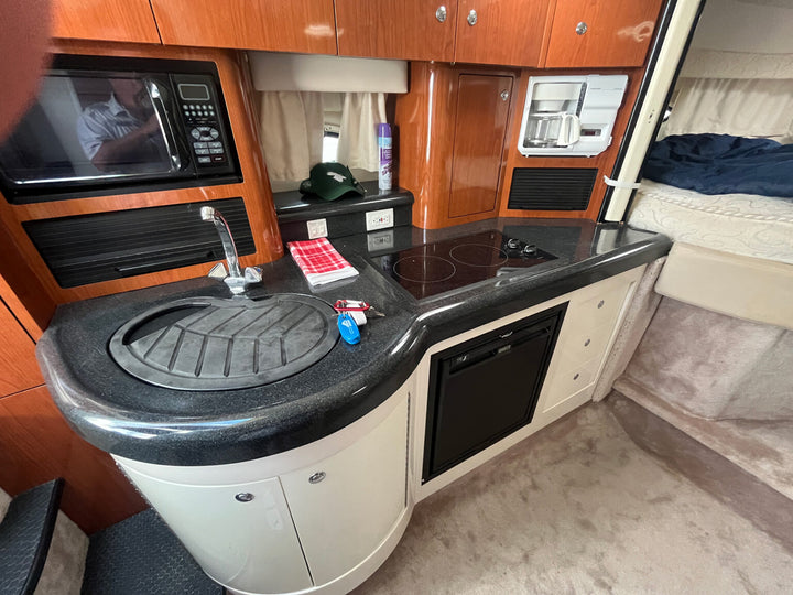 2003 Monterey 322 Express Cruiser