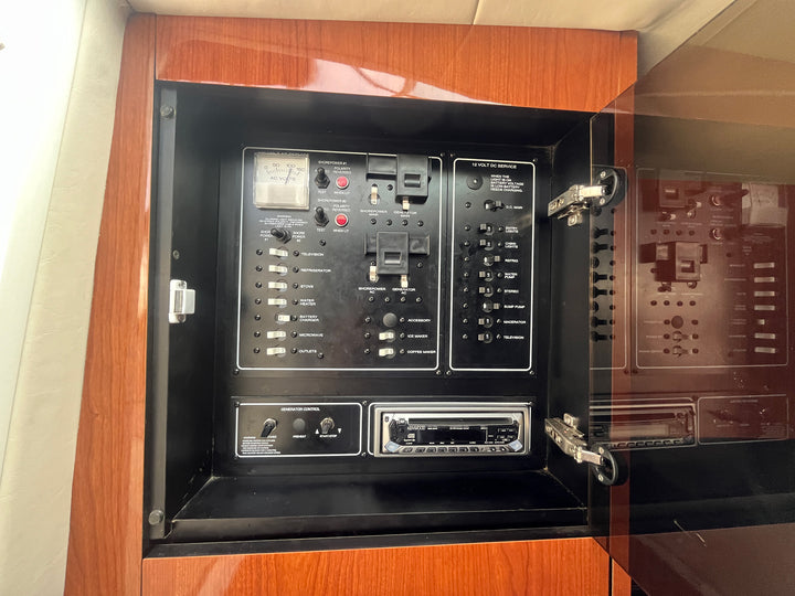 2003 Monterey 322 Express Cruiser